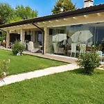 Bardolino Golden Hill Villa