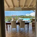 Bardolino Golden Hill فيلة باردولينو