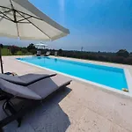 Bardolino Golden Hill * باردولينو